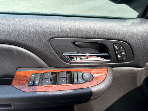 Used 2008 Chevrolet Suburban LTZ w/ LTZ Preferred Equipment Group image 12