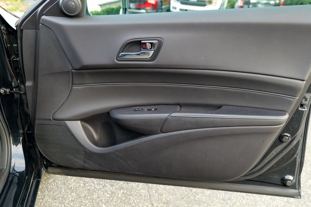 Used 2015 Acura ILX w/ Premium Package FWD image 32