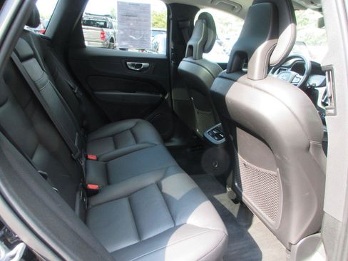 Used 2018 Volvo XC60 T5 Inscription w/ Convenience Package AWD/4WD image 18