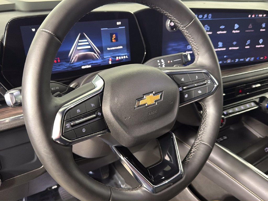 Used 2025 Chevrolet Suburban Premier RWD image 22