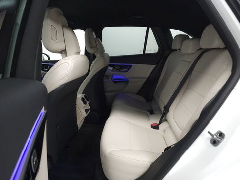 Used 2025 Mercedes-Benz GLC 350e 4MATIC image 26