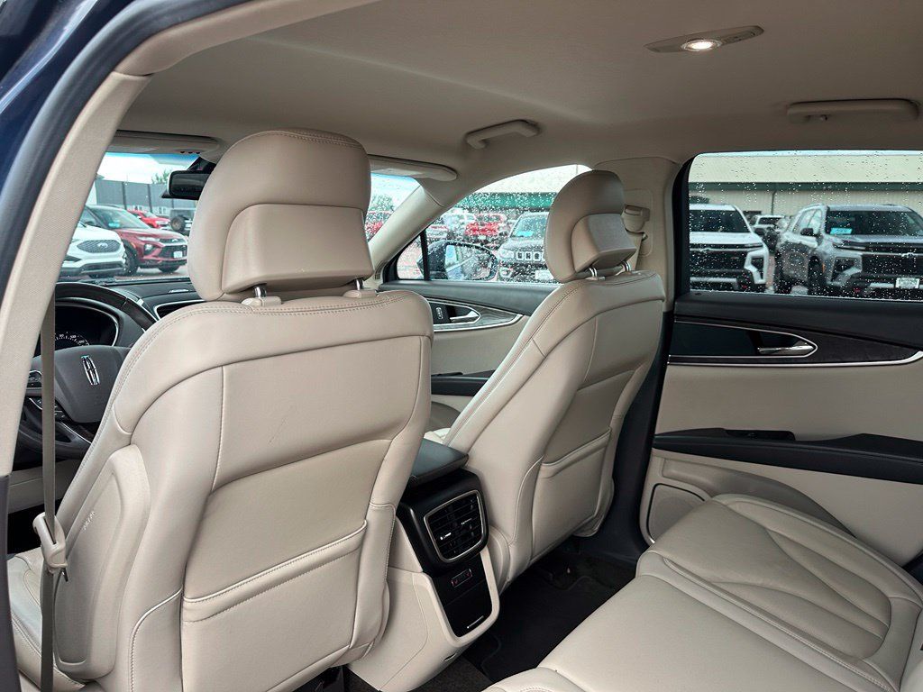 Used 2017 Lincoln MKX Select w/ Select Plus Package AWD/4WD image 23