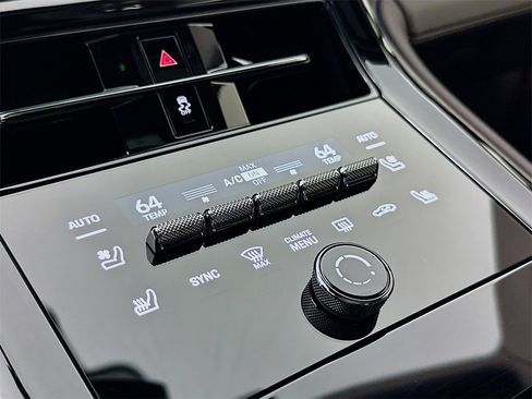 Used 2025 Porsche Panamera 4 image 16