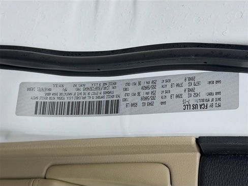 Used 2015 Jeep Grand Cherokee Limited w/ Luxury Group II image 36