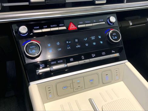 Used 2025 Hyundai Santa Fe Calligraphy AWD/4WD image 33