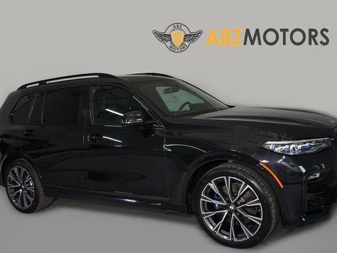 Used 2021 BMW X7 M50i image 1