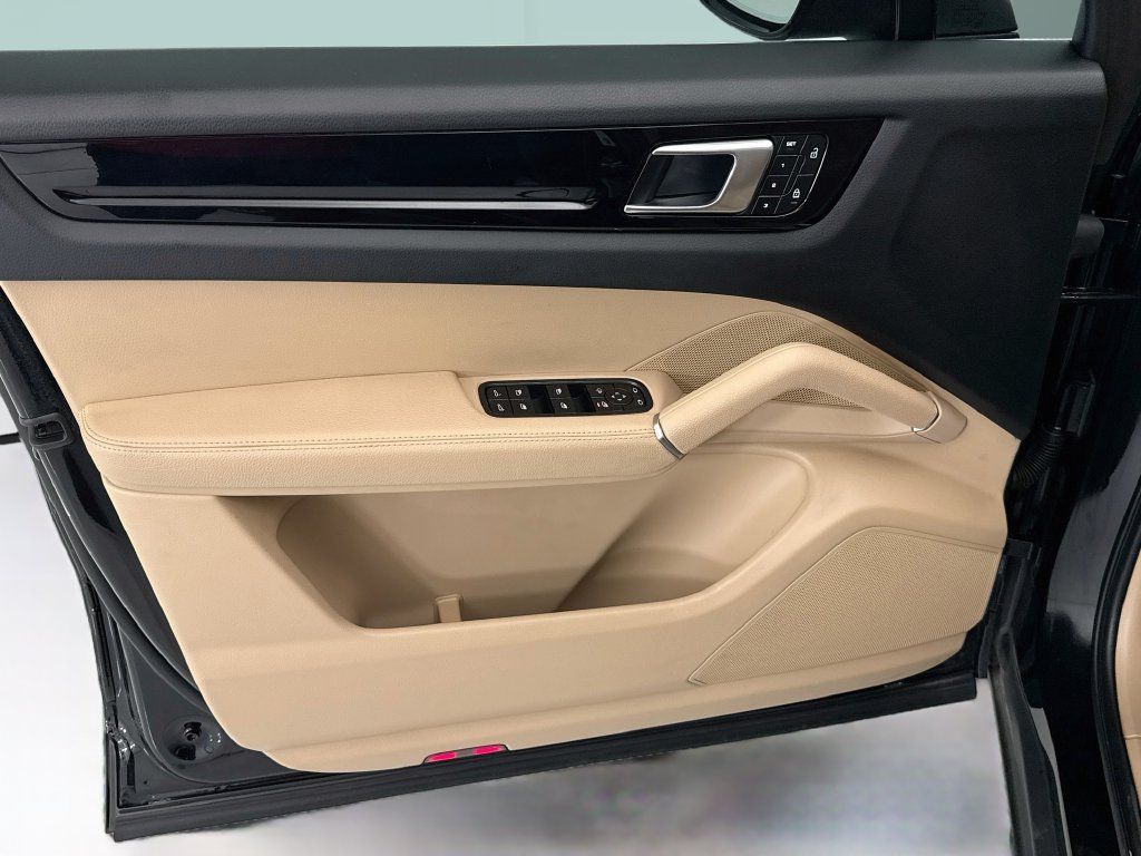 Certified 2023 Porsche Cayenne AWD/4WD image 24