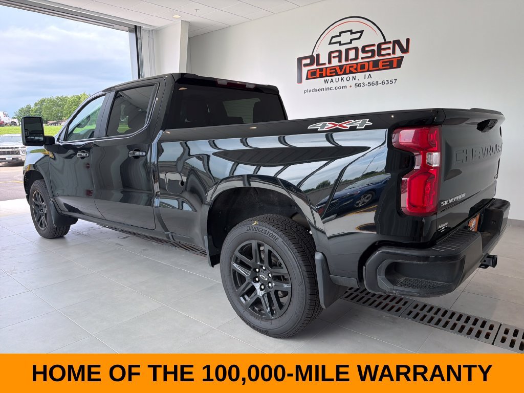 Used 2023 Chevrolet Silverado 1500 RST w/ Max Trailering Package AWD/4WD image 2
