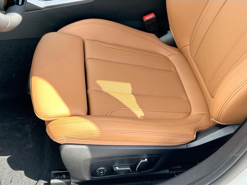 Used 2025 BMW 330i Sedan w/ Premium Package RWD image 19