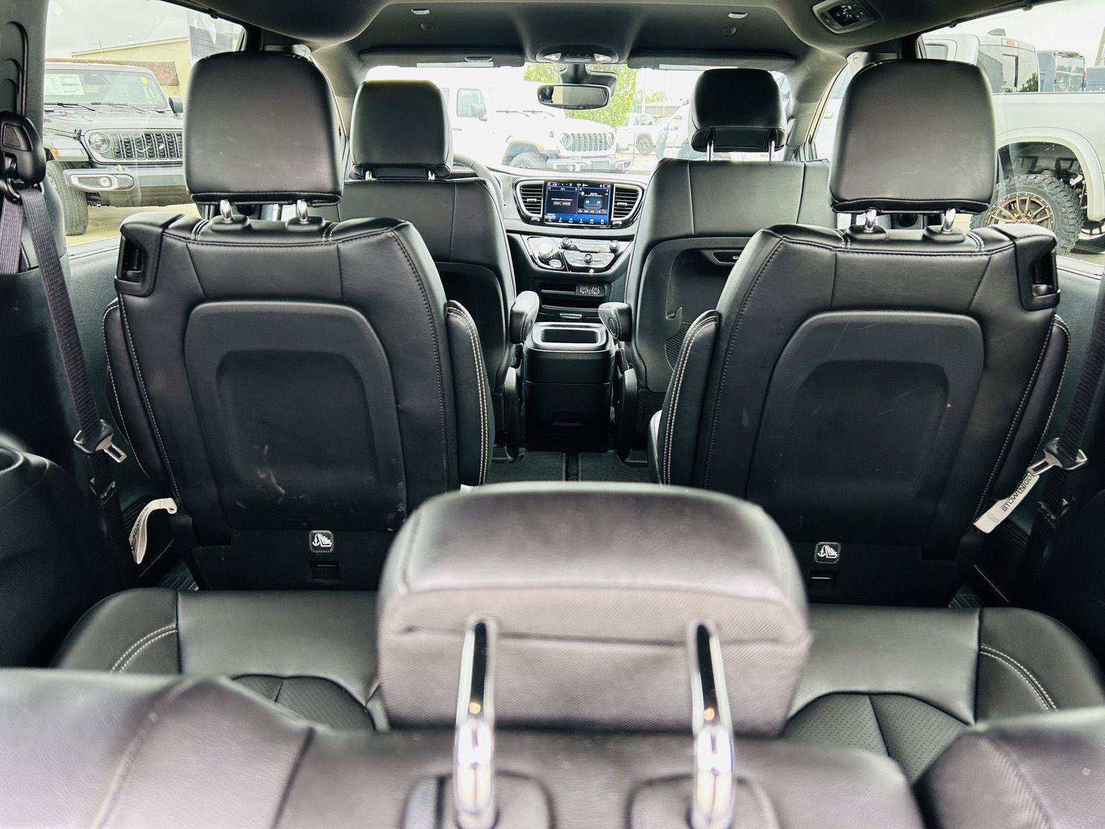 Used 2025 Chrysler Pacifica Select FWD image 29