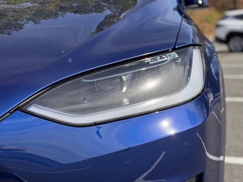 Used 2023 Tesla Model X image 17