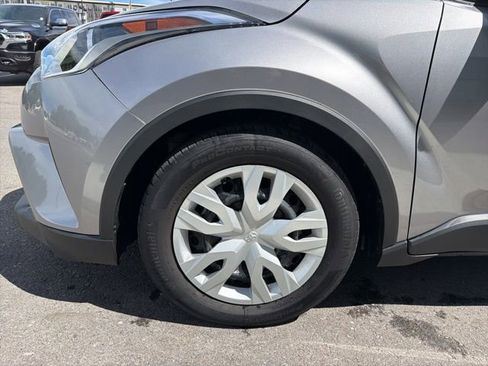 Used 2019 Toyota C-HR LE FWD image 4