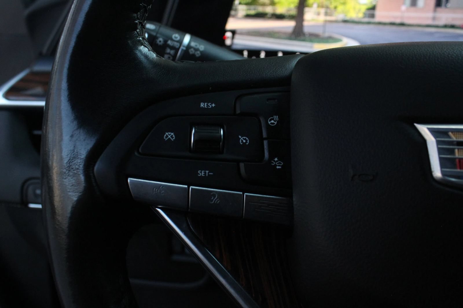 Used 2021 Cadillac Escalade Luxury AWD/4WD image 26