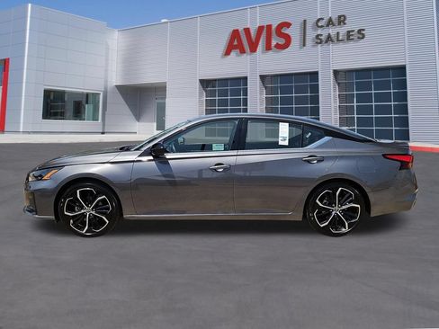 Used 2025 Nissan Altima 2.5 SR FWD image 10