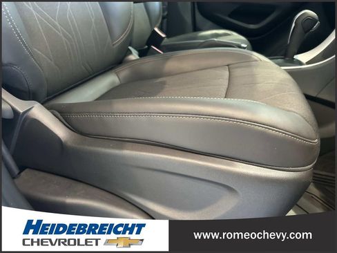 Certified 2022 Chevrolet Trax LT w/ LT Convenience Package image 34