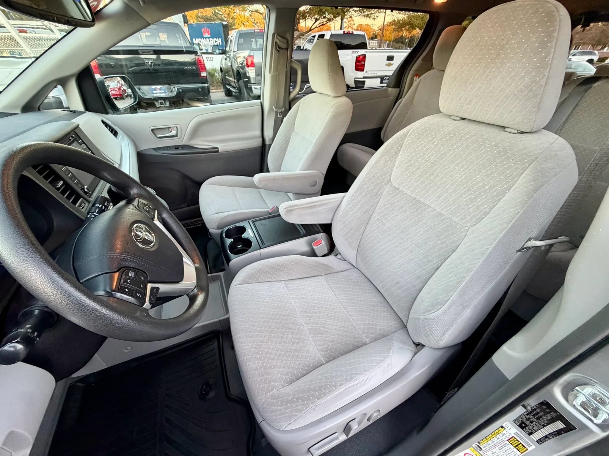 Used 2019 Toyota Sienna LE FWD image 8