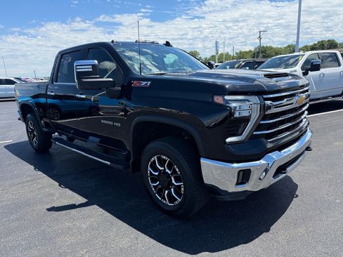 Used 2024 Chevrolet Silverado 3500 LTZ w/ LTZ Plus Package AWD/4WD image 7