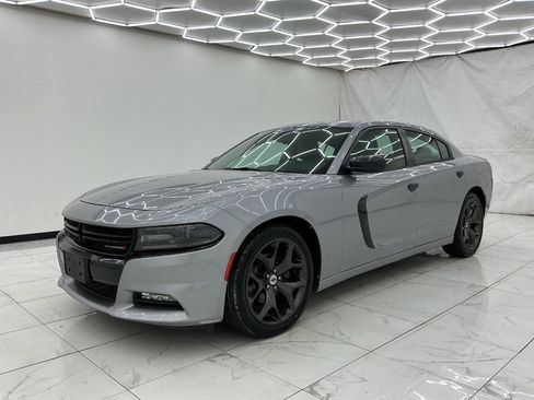 Used 2017 Dodge Charger SXT w/ Rallye Group RWD image 6