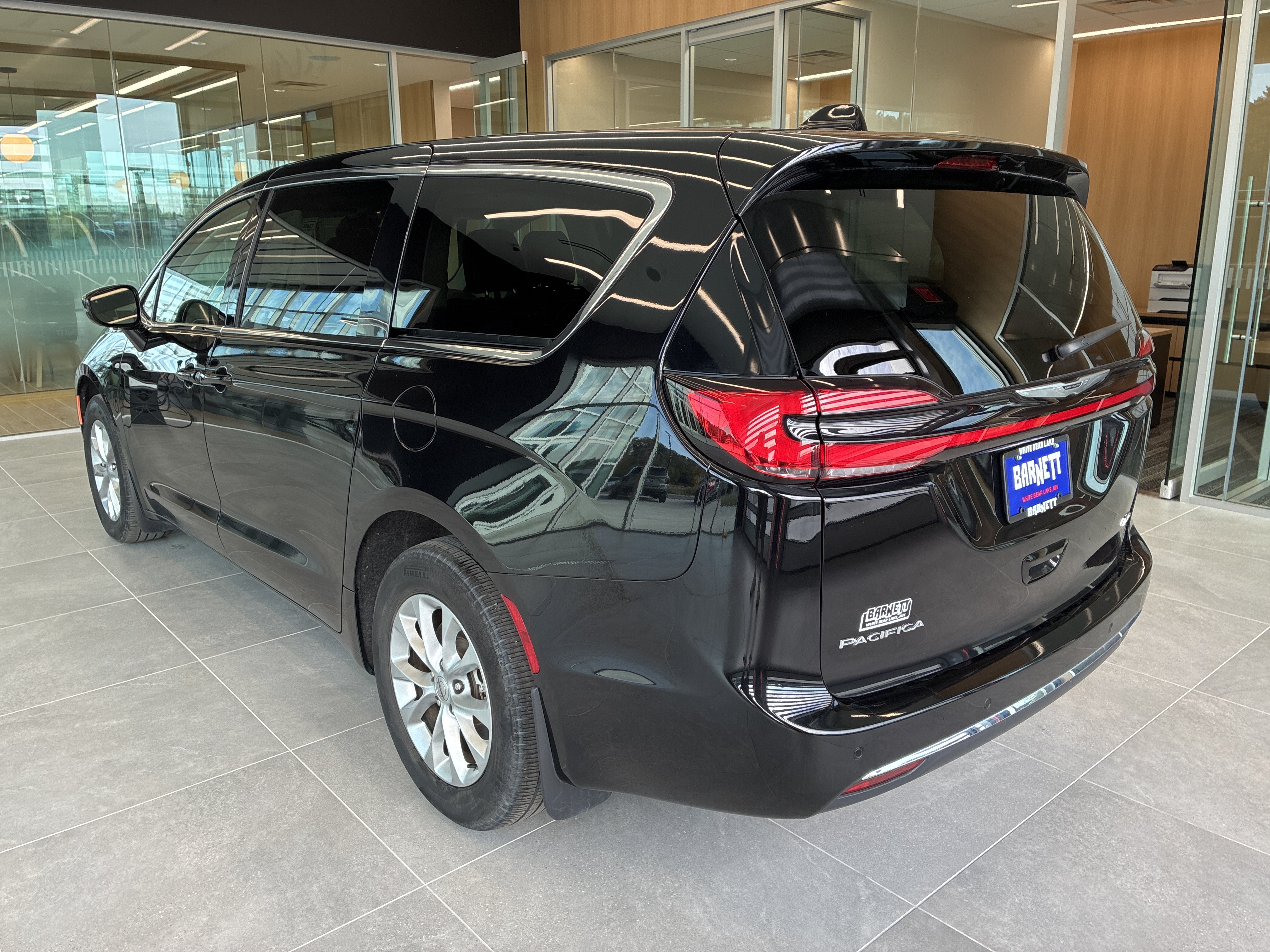 Certified 2024 Chrysler Pacifica Touring-L w/ Uconnect Theater Family Group AWD/4WD image 6