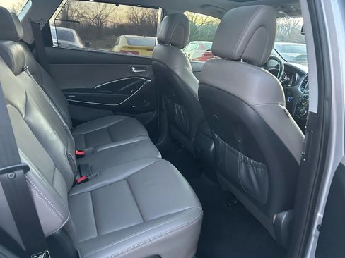 Used 2017 Hyundai Santa Fe FWD image 7