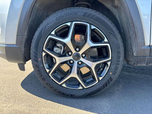 Used 2025 Jeep Compass Limited image 31