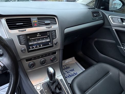 Used 2017 Volkswagen Golf Wolfsburg Edition image 26