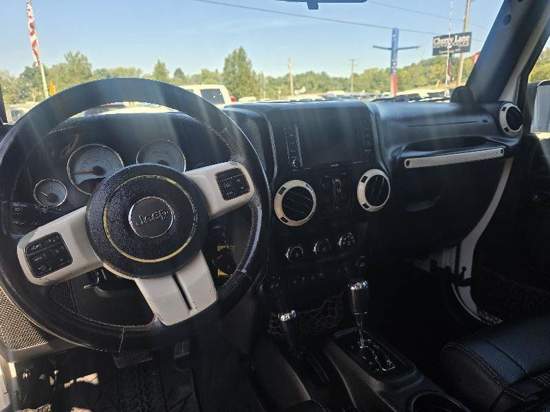 Used 2012 Jeep Wrangler Unlimited Sahara AWD/4WD image 8