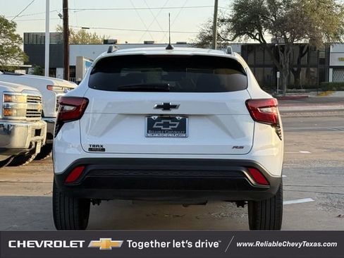 Certified 2024 Chevrolet Trax RS w/ Sunroof Package image 7