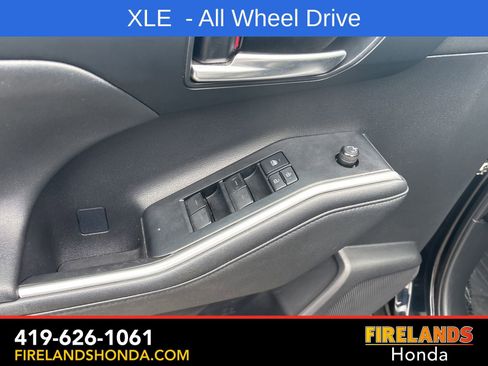 Used 2021 Toyota Highlander XLE AWD/4WD image 20