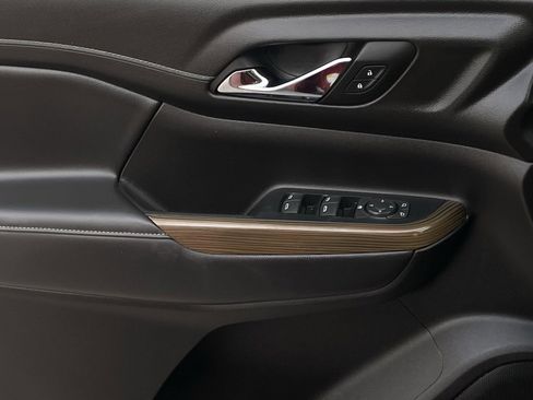 Used 2023 GMC Acadia SLE image 20