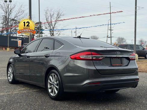 Used 2017 Ford Fusion SE image 3