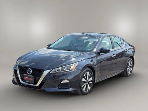 Used 2021 Nissan Altima 2.5 SV FWD image 1