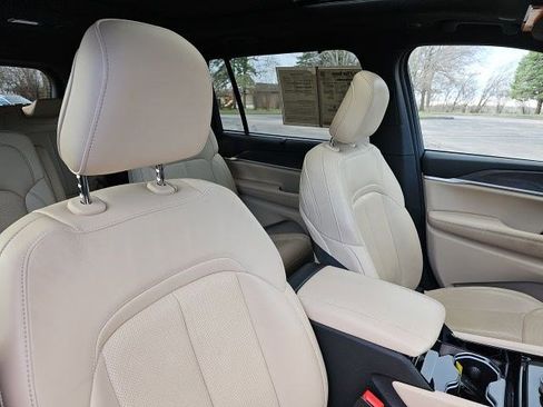 Used 2023 Jeep Grand Cherokee L Limited w/ Luxury Tech Group II image 12