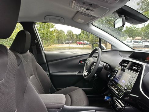 Used 2022 Toyota Prius LE FWD image 24
