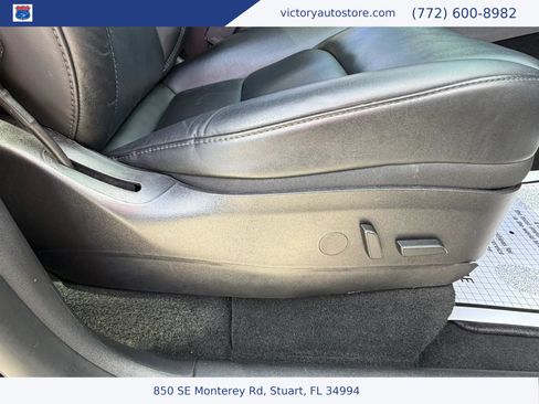 Used 2022 Tesla Model Y Long Range AWD/4WD image 32