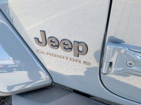 Used 2024 Jeep Gladiator Sport AWD/4WD image 50