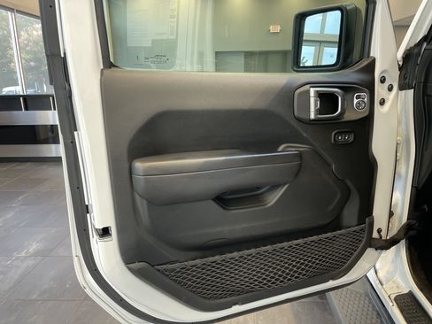 Used 2024 Jeep Wrangler Unlimited AWD/4WD image 14