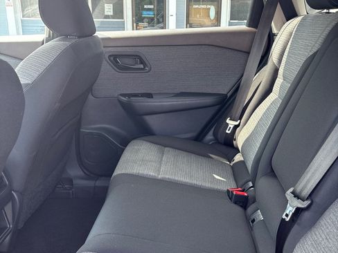 Used 2022 Nissan Rogue S FWD image 11