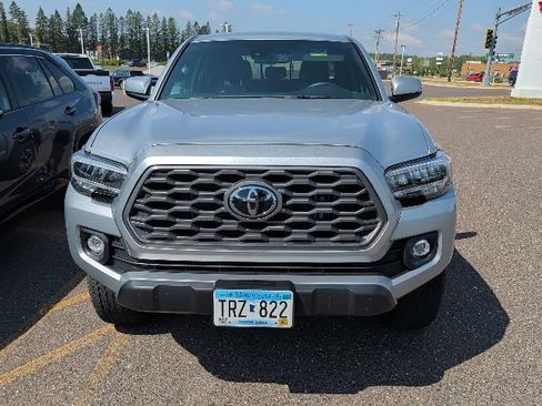 Certified 2022 Toyota Tacoma TRD Off-Road AWD/4WD image 1