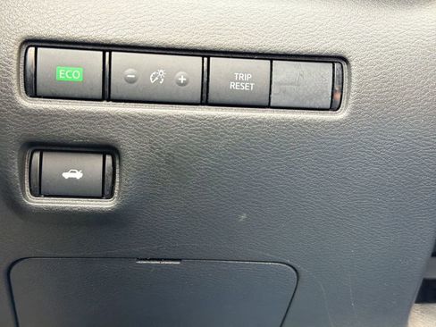 Used 2025 Nissan Sentra SV image 17