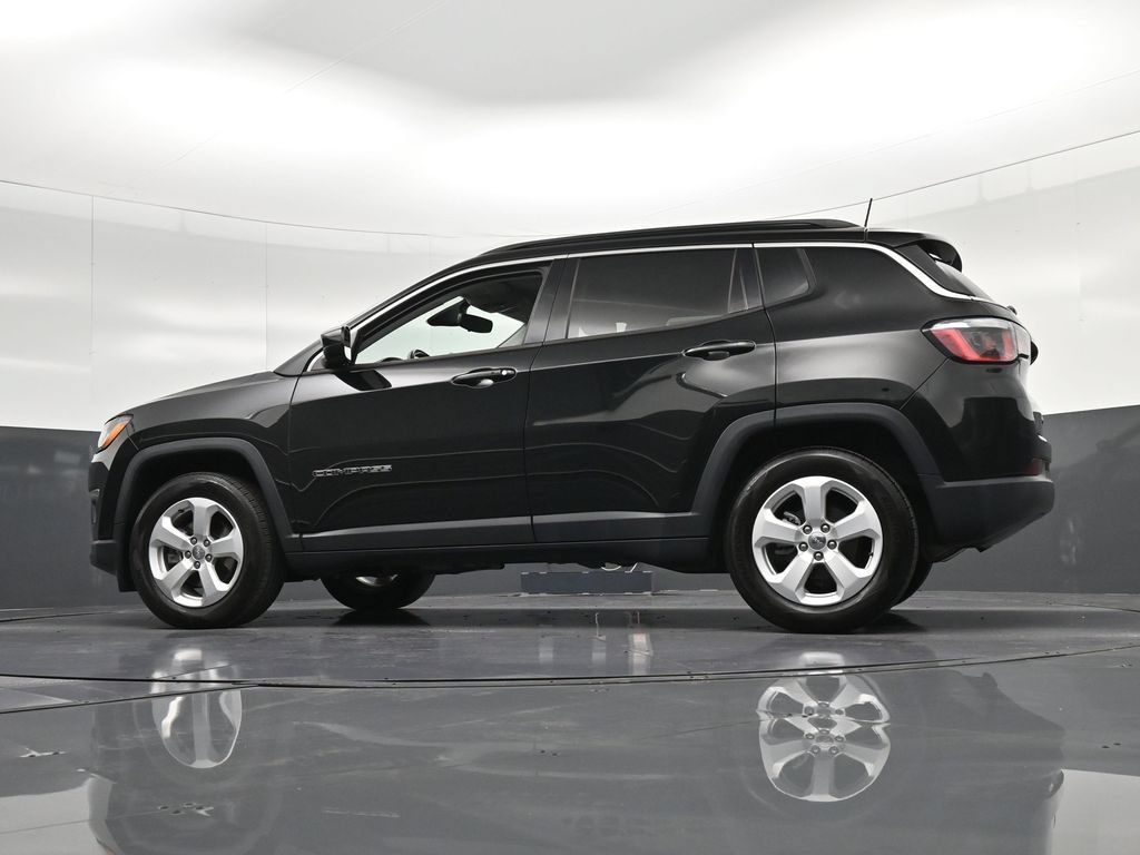 Used 2019 Jeep Compass Latitude FWD image 34