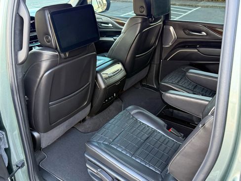 Used 2024 Cadillac Escalade ESV Sport Platinum w/ LPO, ONYX Package image 21