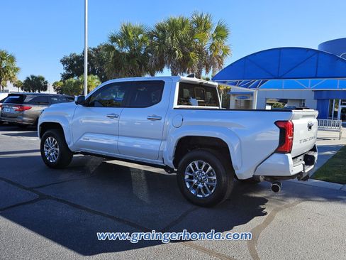 Used 2024 Toyota Tacoma Limited w/ Limited Package (LT) image 3