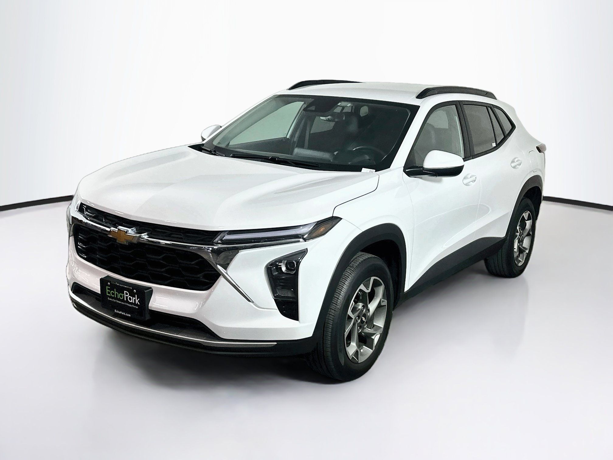Used 2025 Chevrolet Trax LT w/ LT Convenience Package FWD image 3