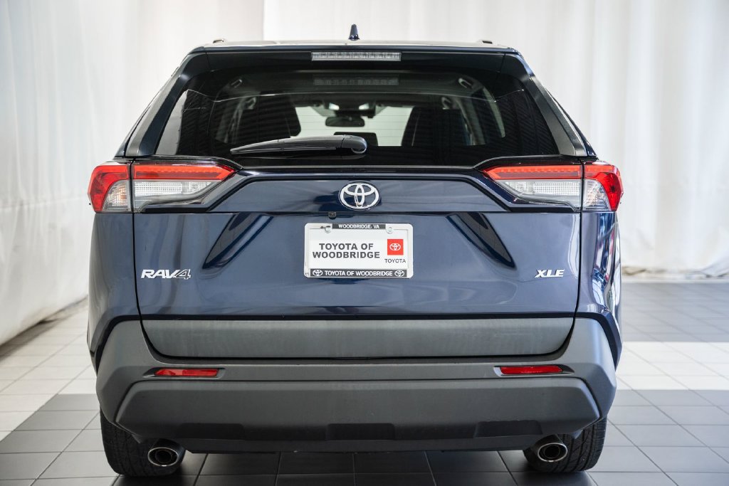 Used 2021 Toyota RAV4 XLE Premium FWD image 5