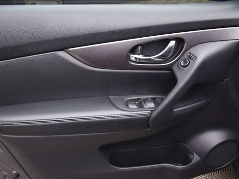 Used 2016 Nissan Rogue S w/ Appearance Package image 19