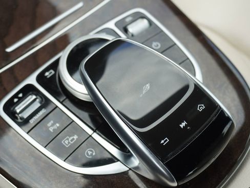 Used 2019 Mercedes-Benz E 300 image 33