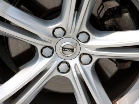 Used 2018 Volvo S90 T5 Momentum w/ Convenience Package image 10