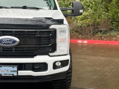 Used 2024 Ford F350 XLT image 3