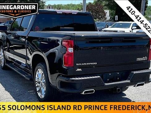 Used 2023 Chevrolet Silverado 1500 High Country w/ High Country Premium Package AWD/4WD image 3